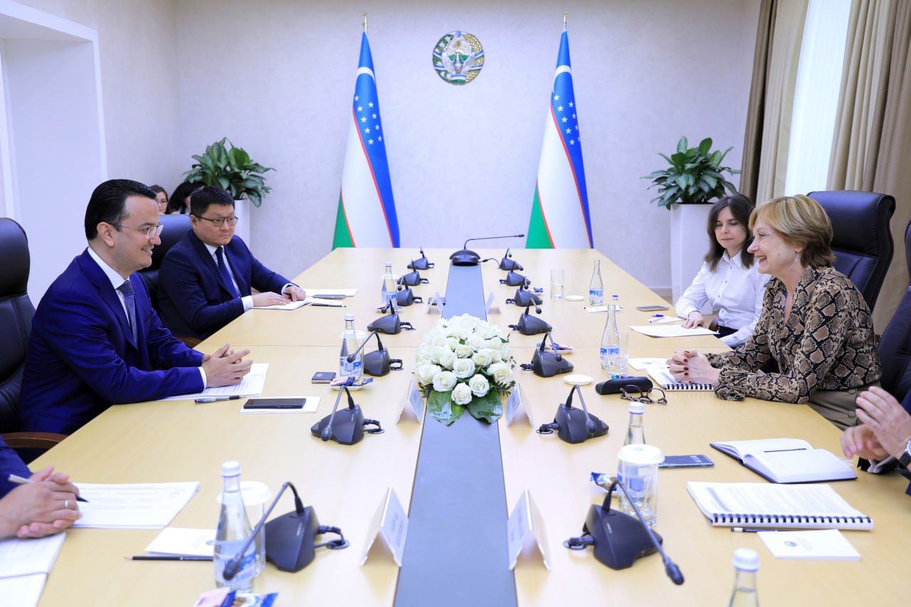 22 июля Лазиз Кудратов встретился с управляющим директором ЕБРР по Центральной Азии Жужанной Харгитай.