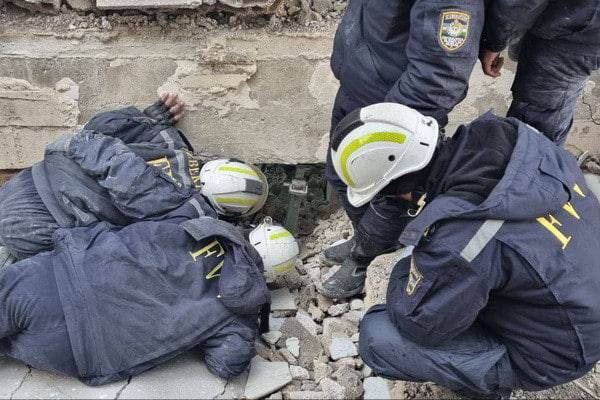 Ўзбекистонлик қутқарувчилар Туркиядаги зилзила оқибатларини бартараф этишда фаол кўмак кўрсатмоқда