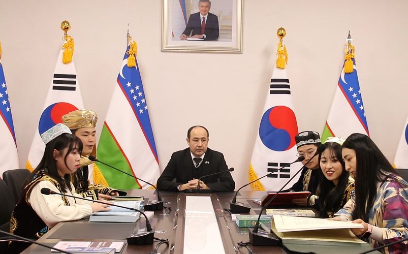 O‘zbekistonning Seuldagi elchixonasida Zahiriddin Muhammad Bobur tavalludining 540-yiligiga bag‘ishlangan adabiy tadbir o‘tkazildi
