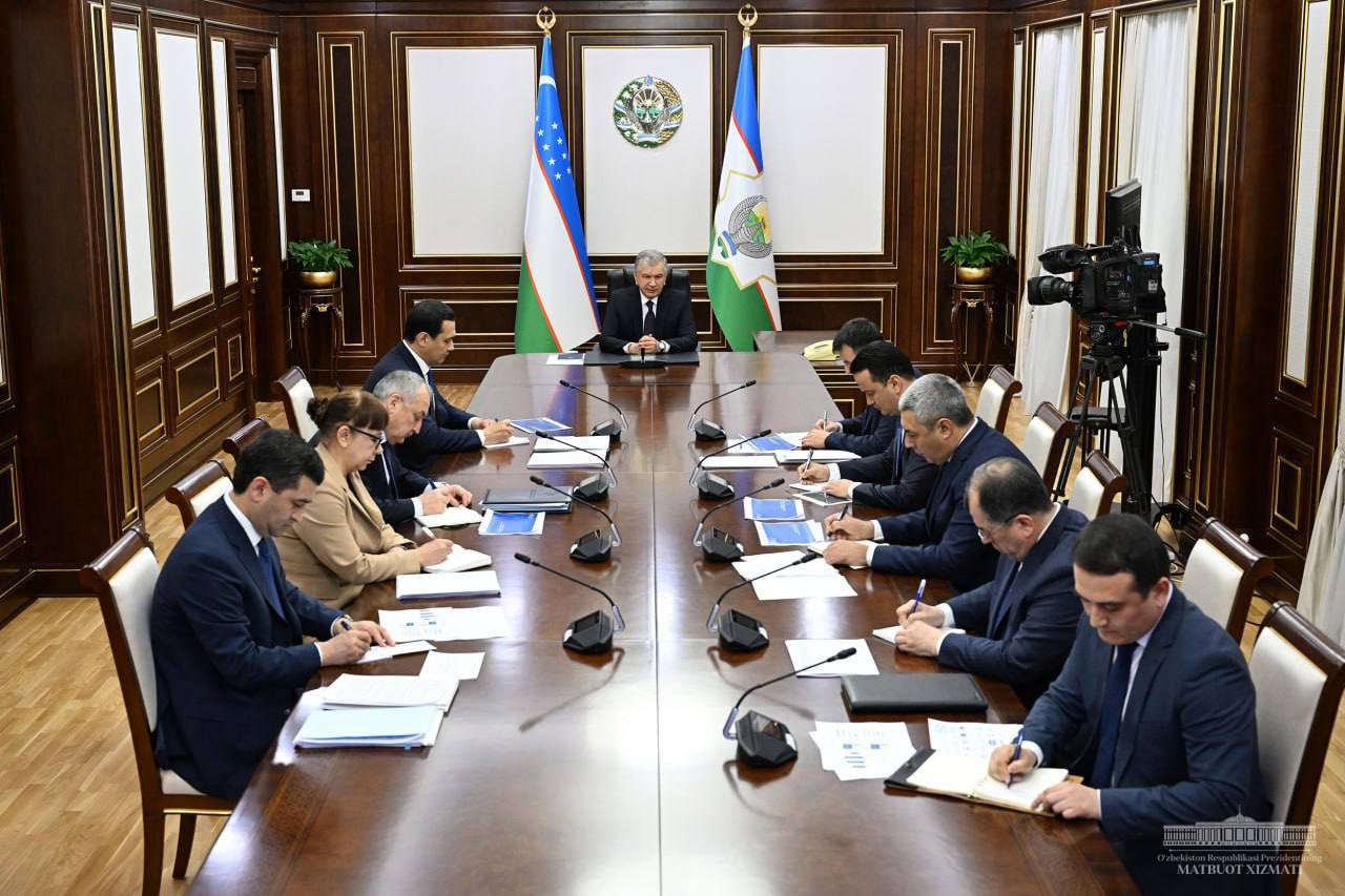 Инвестиция ҳәм санаат тараўларында баслы бағдарлар көрсетип өтилди