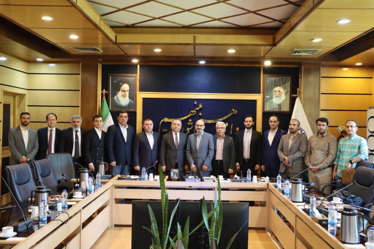 Ofisda yapon porno videosini tomosha qiling